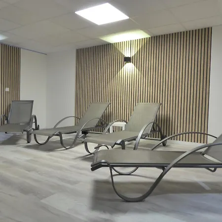 Nature Vibes Pool Sauna Terrasse Wifi Balkon Near Lift アパート