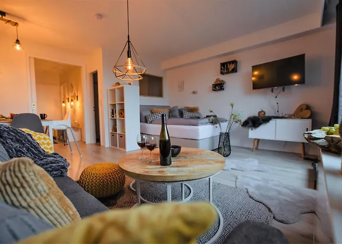 아파트 Nature Vibes Pool Sauna Terrasse Wifi Balkon Near Lift 빈터베르크